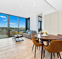 Luxury and Right next to the Central station  Shopping Center - Mackay Tourism