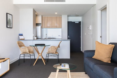 Luxury Beachfront Apartment In Newcastle - Mackay Tourism 2