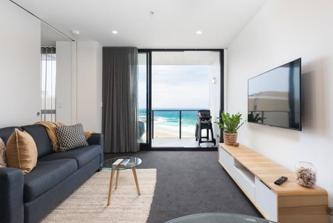 Luxury Beachfront Apartment In Newcastle - Mackay Tourism 0