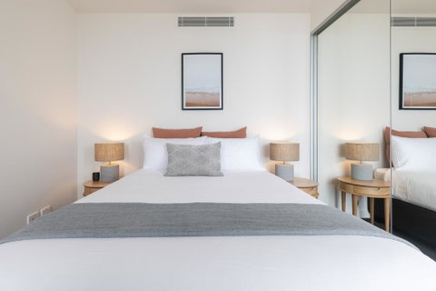 Luxury Beachfront Apartment In Newcastle - Mackay Tourism 3
