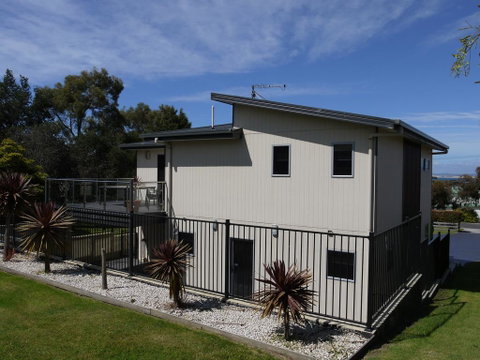 Luxury Near Old Pier Beach - Mackay Tourism 3