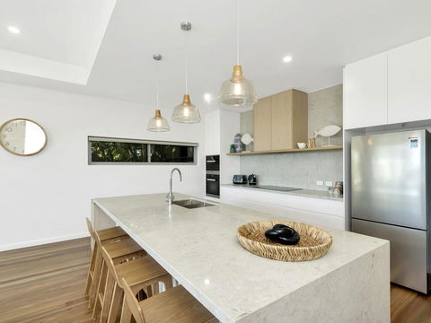 Luxury On Currumbin Beach - Mackay Tourism 2