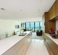 Luxury Opposite The Beach - Mackay Tourism