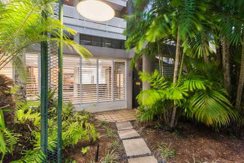 Luxury Pool Side Apartment In Beachfront Resort - Mackay Tourism 2