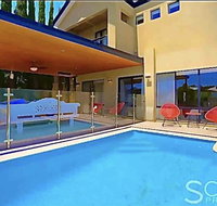 LUXURY VILLA W POOL  SPAS - Mackay Tourism
