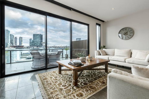 Luxury Waterfront 4BDR Townhouse With Amazing Views - Mackay Tourism 1