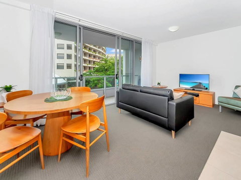 Luxury Waterfront Escape On The Harbour 315 - Mackay Tourism 1