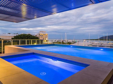 Luxury Waterfront Escape On The Harbour 315 - Mackay Tourism 0