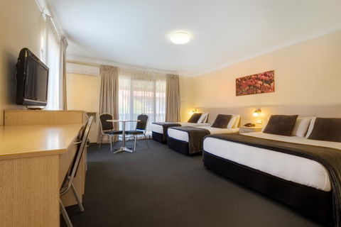 Maclin Lodge Motel - Mackay Tourism 1
