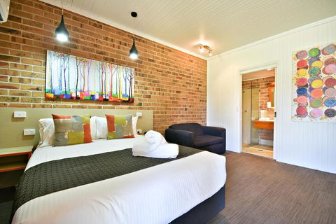 Macquarie Inn - Mackay Tourism 0