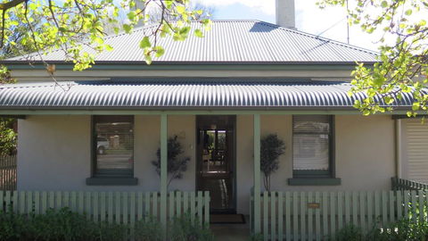 Magnolia Cottage - Mackay Tourism 0