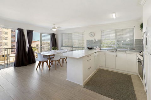 MAINSAIL8- MOOLOOLABA BEACH - Mackay Tourism 2