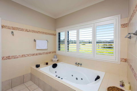 Mandalay Villas - Villa 2 - Mackay Tourism 1