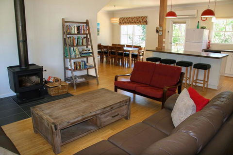 Maple House - The Ideal Retreat For Family And Friends. - Mackay Tourism 1