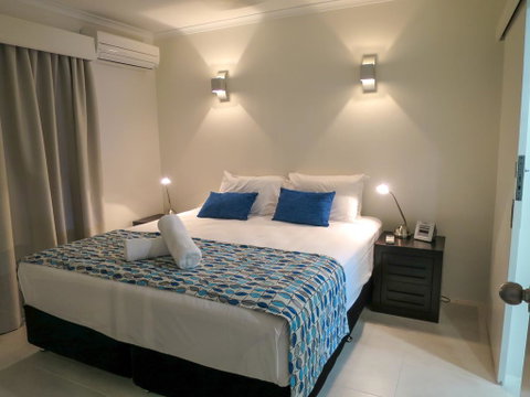 Marlin Waters Beachfront Apartments - Mackay Tourism 1
