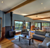 Mayakitana - Overlooking the golf course - Mackay Tourism