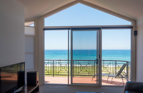 Meridian Beachside Apartments - Mackay Tourism 0