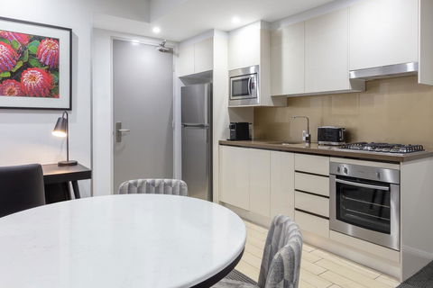 Meriton Suites North Ryde - Mackay Tourism 1