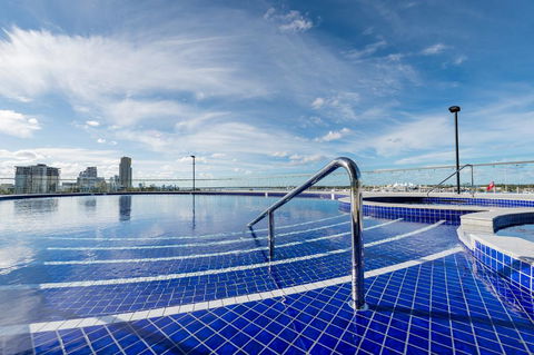 Meriton Suites Southport - Mackay Tourism 2