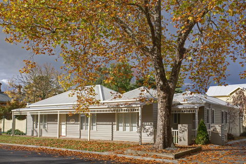 Mews Cottages - Mackay Tourism 0