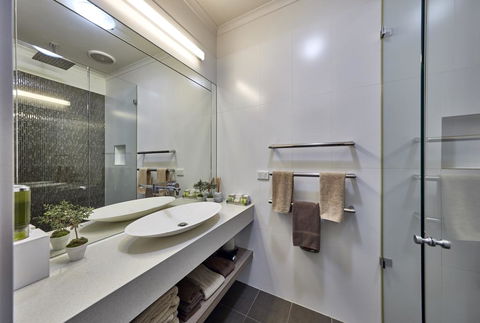Mews Cottages - Mackay Tourism 3