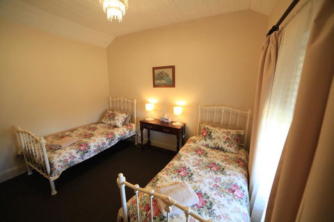 Miss Mabel Cottage - Mackay Tourism 3
