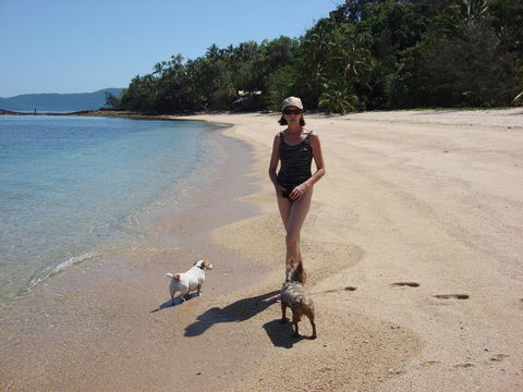 Mission Beach Shores - Mackay Tourism 3