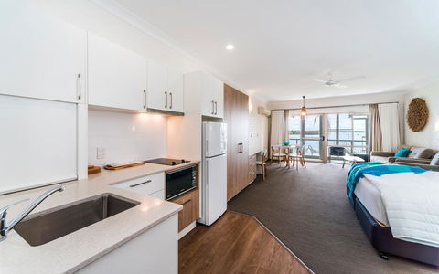 Moby Dick Waterfront Resort Motel - Mackay Tourism 3