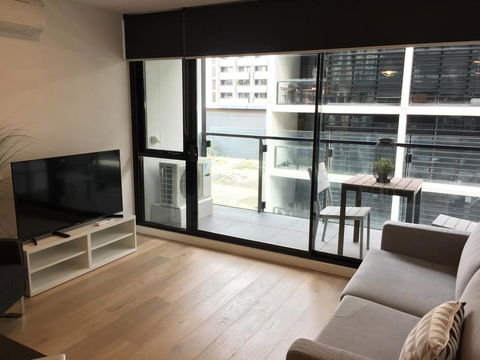 Modern & Bright 2BR Apt- Parking, WIFI, Pool & Gym - Mackay Tourism 3