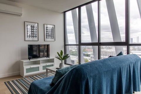 Modern 1 Bedroom Apartment With Rooftop Terrace And Spa - Mackay Tourism 2