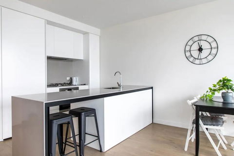 Modern 1 Bedroom Apartment With Rooftop Terrace And Spa - Mackay Tourism 3