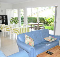 MODERN 3 BEDROOM APARTMENT IN TRADITIONAL QUEENSLANDER  PATIO LEAFY YARD POOL - Mackay Tourism