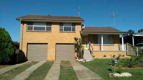 Modern 4-Bedroom House Near Singleton CBD Hunter Valley - Mackay Tourism 3
