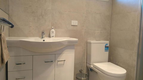 Modern 4-Bedroom House Near Singleton CBD Hunter Valley - Mackay Tourism 1