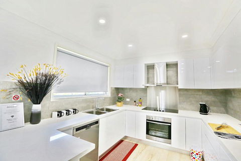 Modern 4-Bedroom House Near Singleton CBD Hunter Valley - Mackay Tourism 0