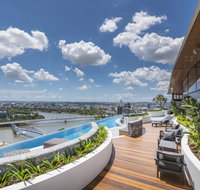 Modern Apartment in South Brisbane Infinity Pool - Mackay Tourism
