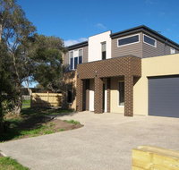 Modern Beachside 5 Bedrooms - Mackay Tourism