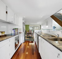 Modern Brisbane City Penthouse - Mackay Tourism