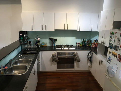 Modern House Close To Sydneys Vibrant Newtown Area - Mackay Tourism 2