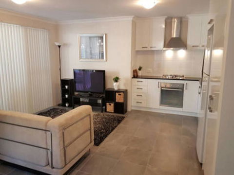 Modern Neat Convenient Apartment Close To Airport - Mackay Tourism 1