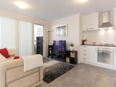 Modern Neat Convenient Apartment Close To Airport - Mackay Tourism 3