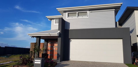 Modern Two-story Hampton Style House - Mackay Tourism 0