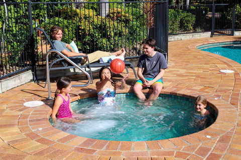 Montana Palms Resort - Mackay Tourism 1