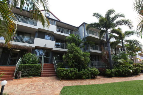 Montana Palms Resort - Mackay Tourism 2