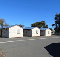 Moonta Bay Cabins - Mackay Tourism