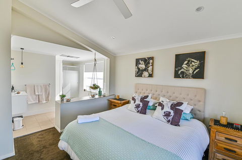Mortimers Wines - The Canopy Loft - Mackay Tourism 1