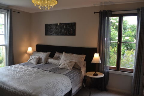 Mulberry Cottage Unique B&B Accommodation - Mackay Tourism 1