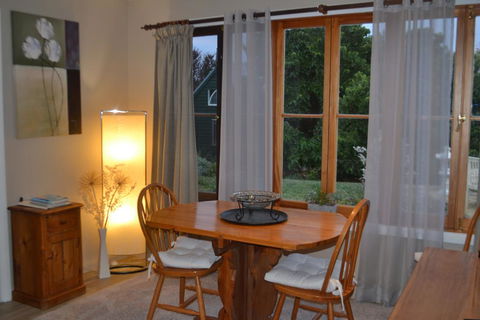 Mulberry Cottage Unique B&B Accommodation - Mackay Tourism 3