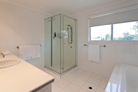 Mulloka Villa. Sunshine Coast Minyama - Mackay Tourism 3