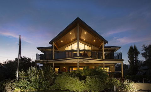 Murray River Lodge Luxury Boutique Accommodation B&B - Mackay Tourism 0